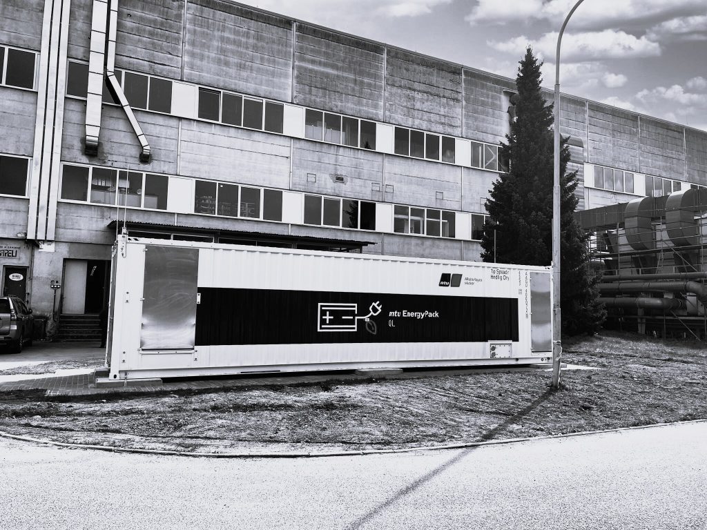 Bateriový systém BESS + IES pro SAPELI